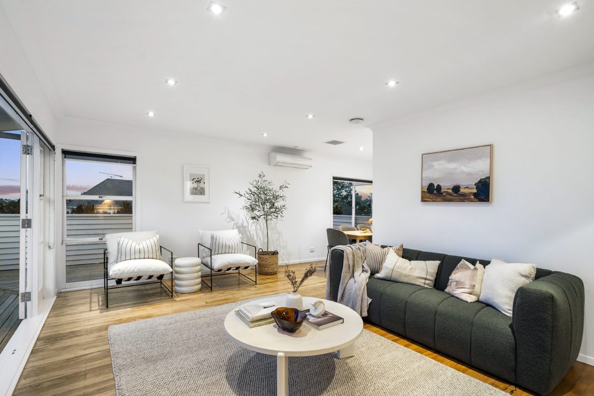 11 Woodside Avenue, Northcote, Auckland - Carousel 2