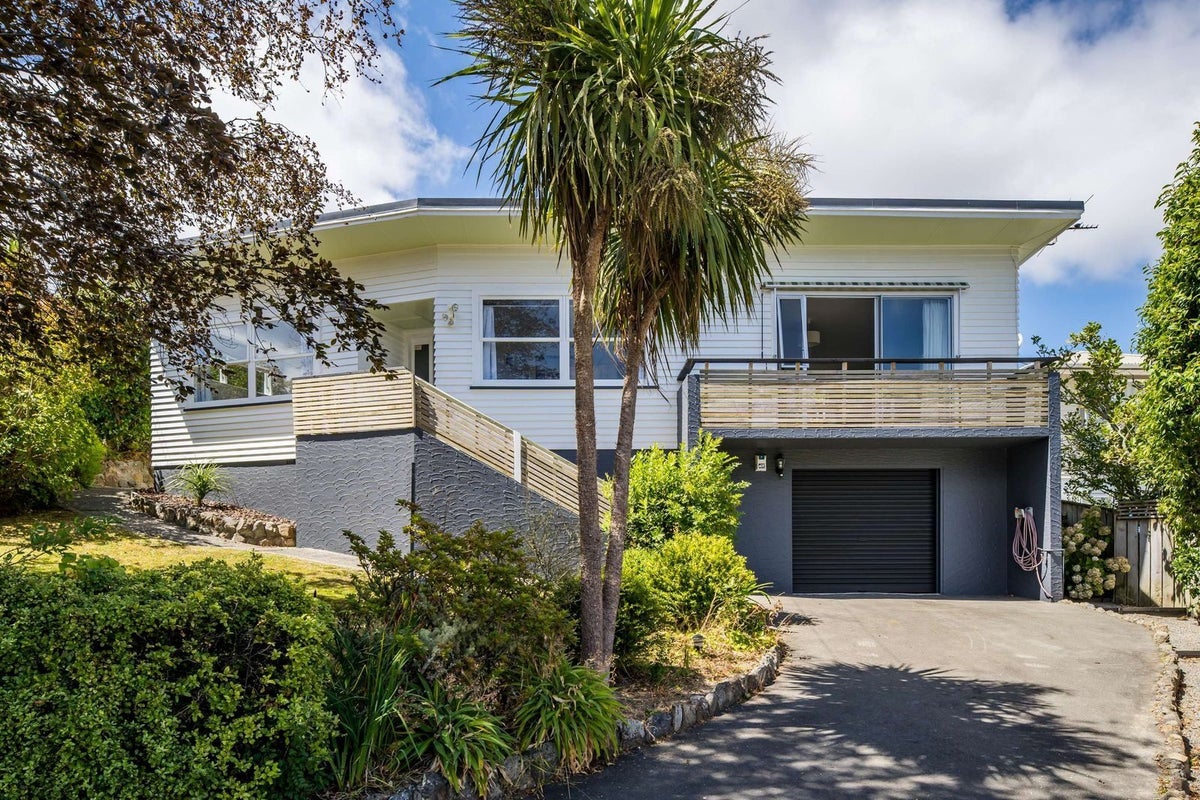 34 Ranui Terrace, Tawa, Wellington - Carousel 2