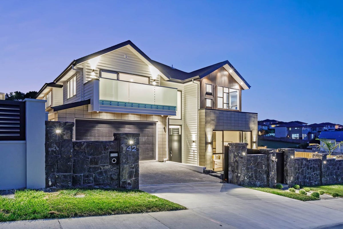 42 Fernhill Way, Oteha, Auckland - Carousel 1
