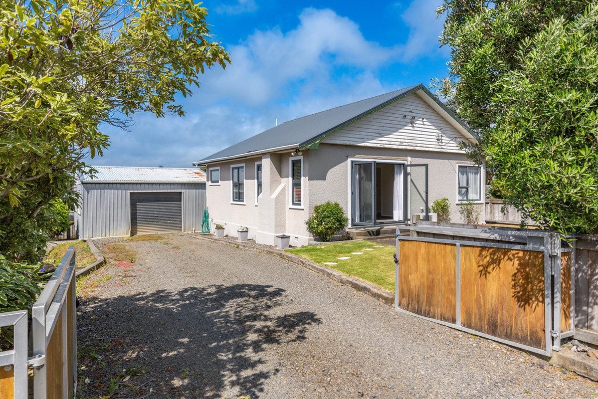 33 Martin Road, Paraparaumu Beach, Paraparaumu - Carousel 1
