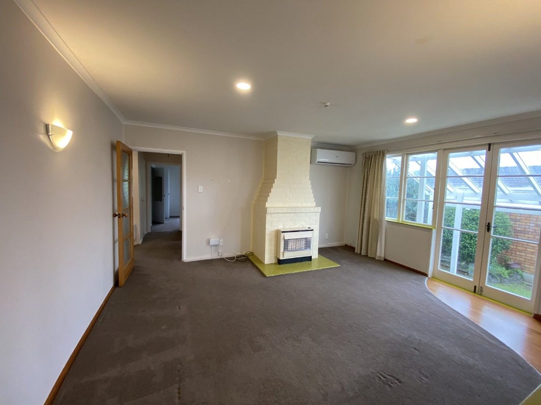 1/17 Otakau Road, Milford, Auckland - Carousel 2