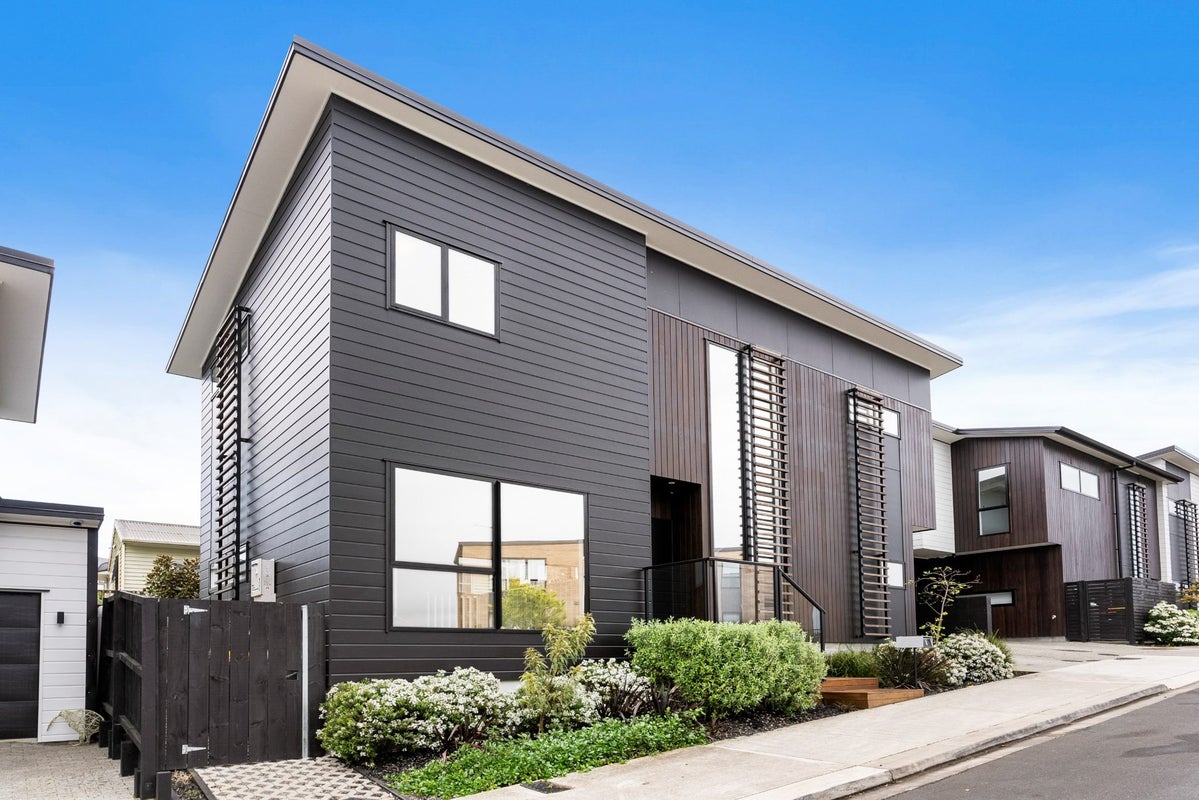8 Reg Pearce Way, Glen Innes, Auckland - Carousel 1
