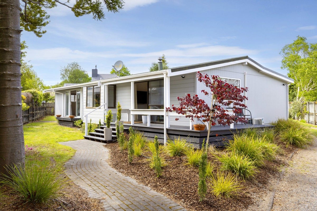 4 Kathleen Place, Rainbow Point, Taupo - Carousel 1