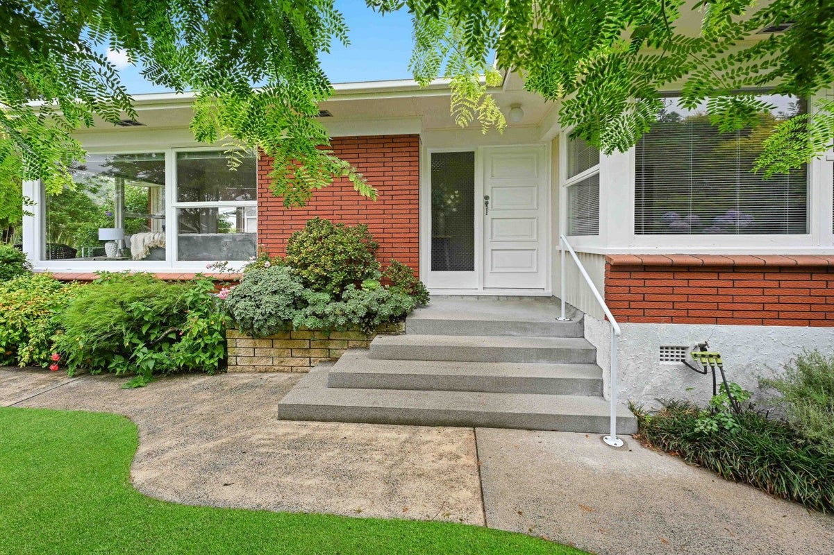 18 Freemont Street, Chartwell, Hamilton - Carousel 1