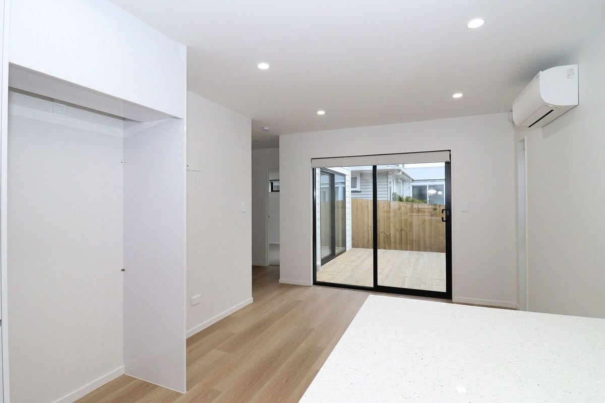 25D Lynbrooke Avenue, Blockhouse Bay, Auckland - Carousel 2