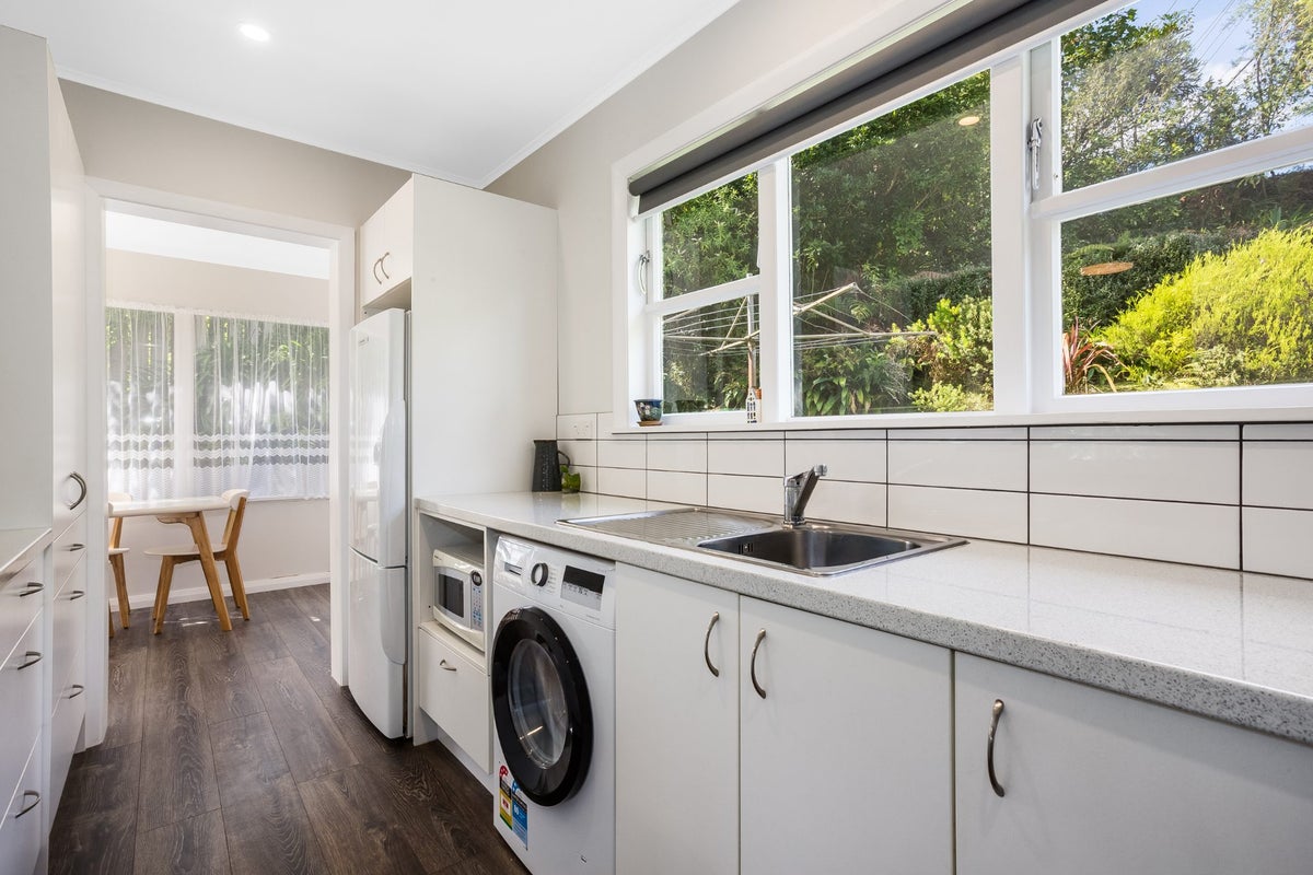 3 Blue Mountains Road, Silverstream, Upper Hutt - Carousel 2