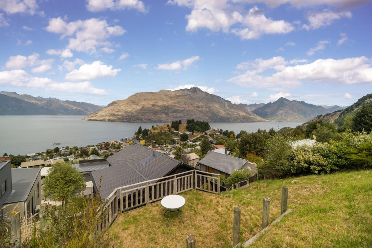 13 Caples Place, Fernhill, Queenstown - Carousel 25
