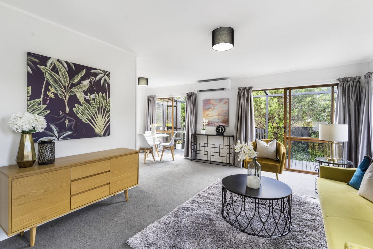 16 Lyren Place, Half Moon Bay, Auckland - Carousel 2