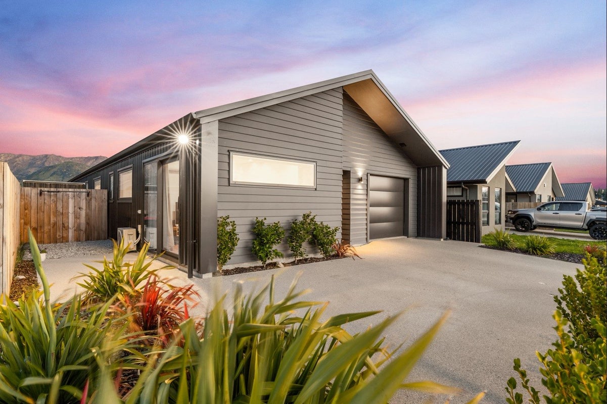 9 Caton Street, LAKE HAWEA - Carousel 1