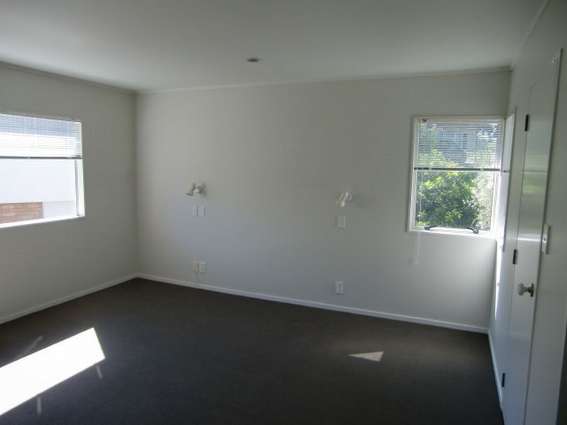 2/15 Mandica Place, Sunnynook, Auckland - Carousel 19