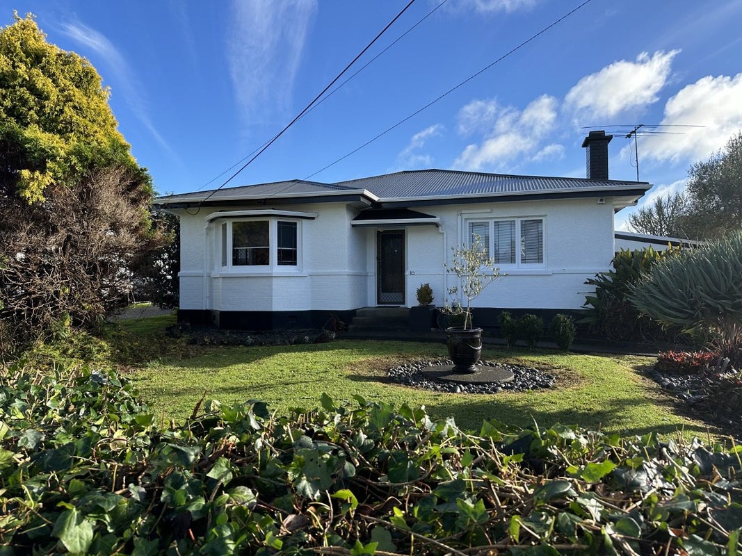 10 Dinniss Avenue, Regent, Whangarei - Carousel 1