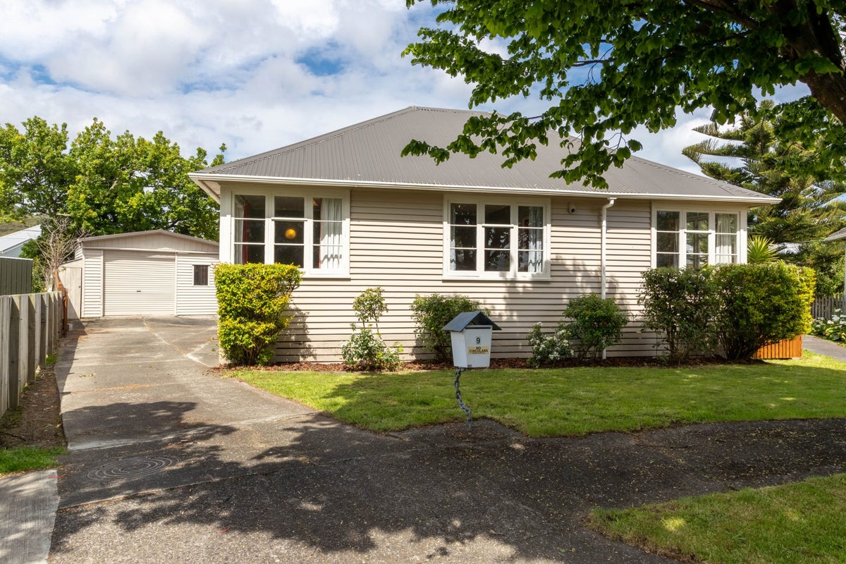 9 Hamua Grove, Waiwhetu, Lower Hutt - Carousel 1