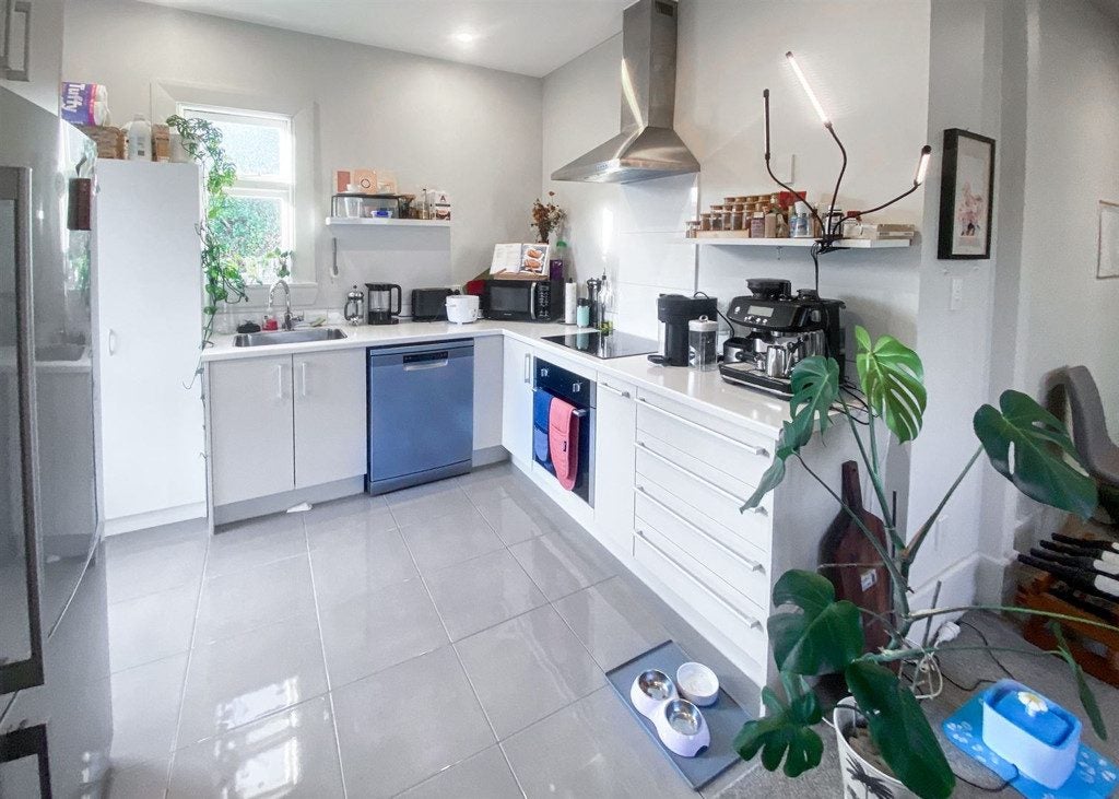 19 Cornwall Street, St Albans, Christchurch - Carousel 2