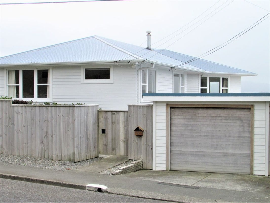 30 Brooker Grove, Newlands, Wellington - Carousel 1