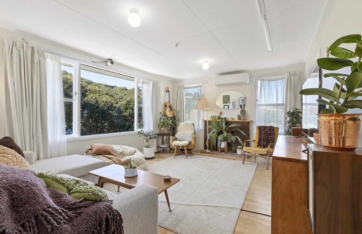 121 Happy Valley Road, Owhiro Bay, Wellington - Carousel 2