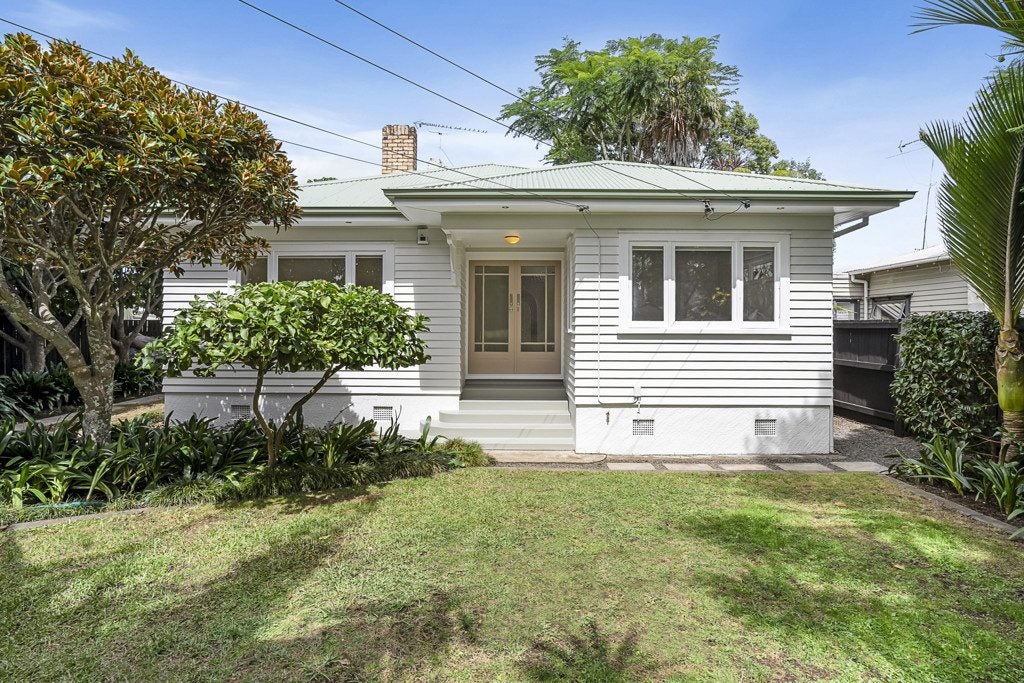 2 Hazelmere Road, Sandringham, Auckland - Carousel 1