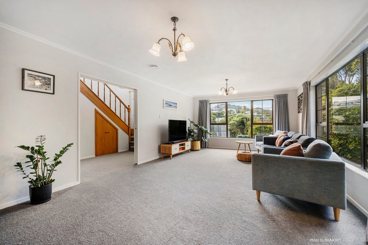 17 Paddington Grove, Karori, Wellington - Carousel 2