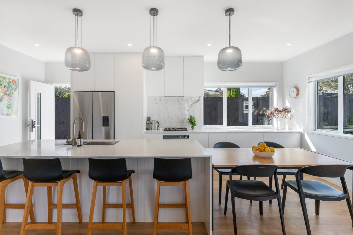 17A Roseneath Place, Birkdale, Auckland - Carousel 2