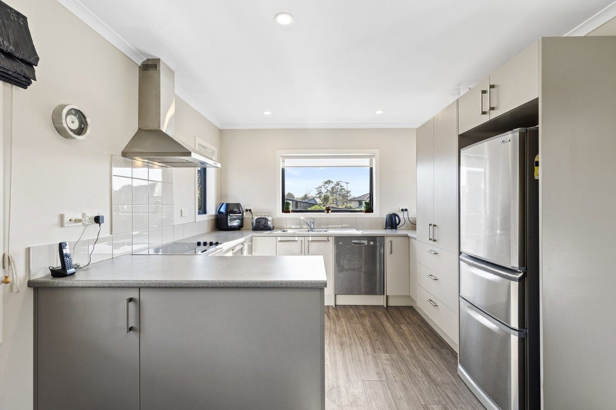 15 Peter Way Place, Glenview, Hamilton - Carousel 2