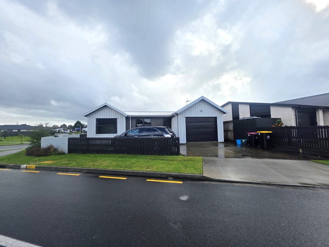 1 Tangaroa Place, Poike, Tauranga - Carousel 1