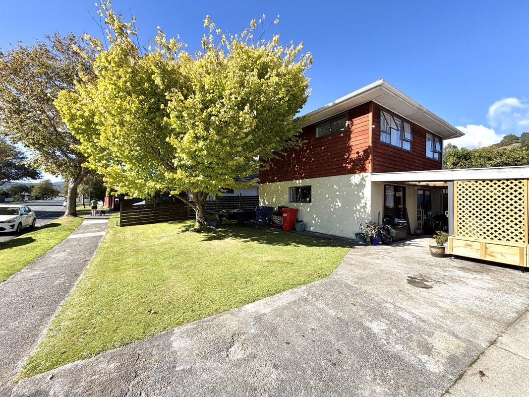 34 Gemstone Drive, Birchville, Upper Hutt - Carousel 1