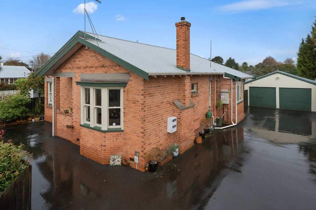 140 Nixon Street, Hamilton East, Hamilton - Carousel 1