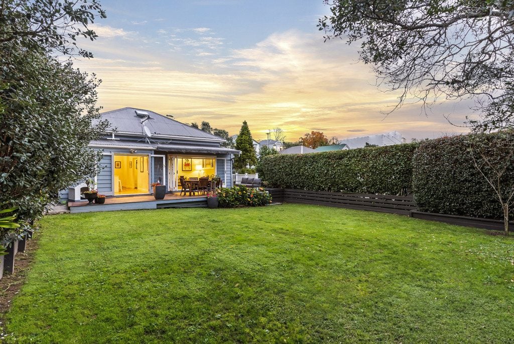 35 Springfield Road, Morningside, Auckland - Carousel 2