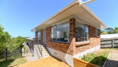 2/54 Ayton Drive, Totara Vale, Auckland - Carousel 1