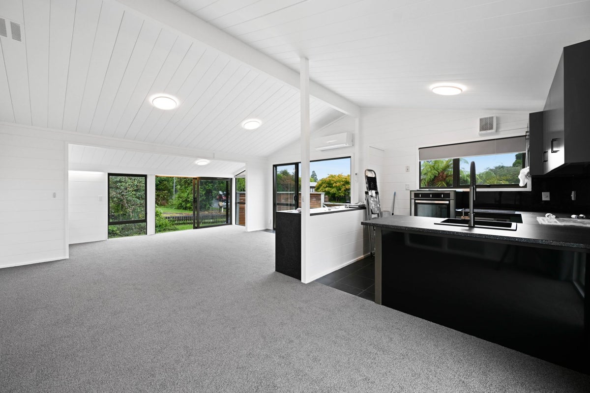 48 Kowhai Street, Hamilton Lake, Hamilton - Carousel 1