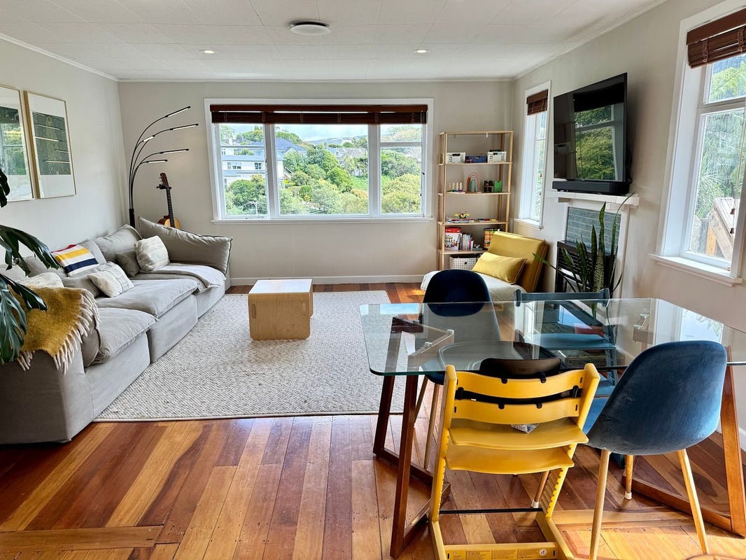 42 Delhi Crescent, Khandallah, Wellington - Carousel 1