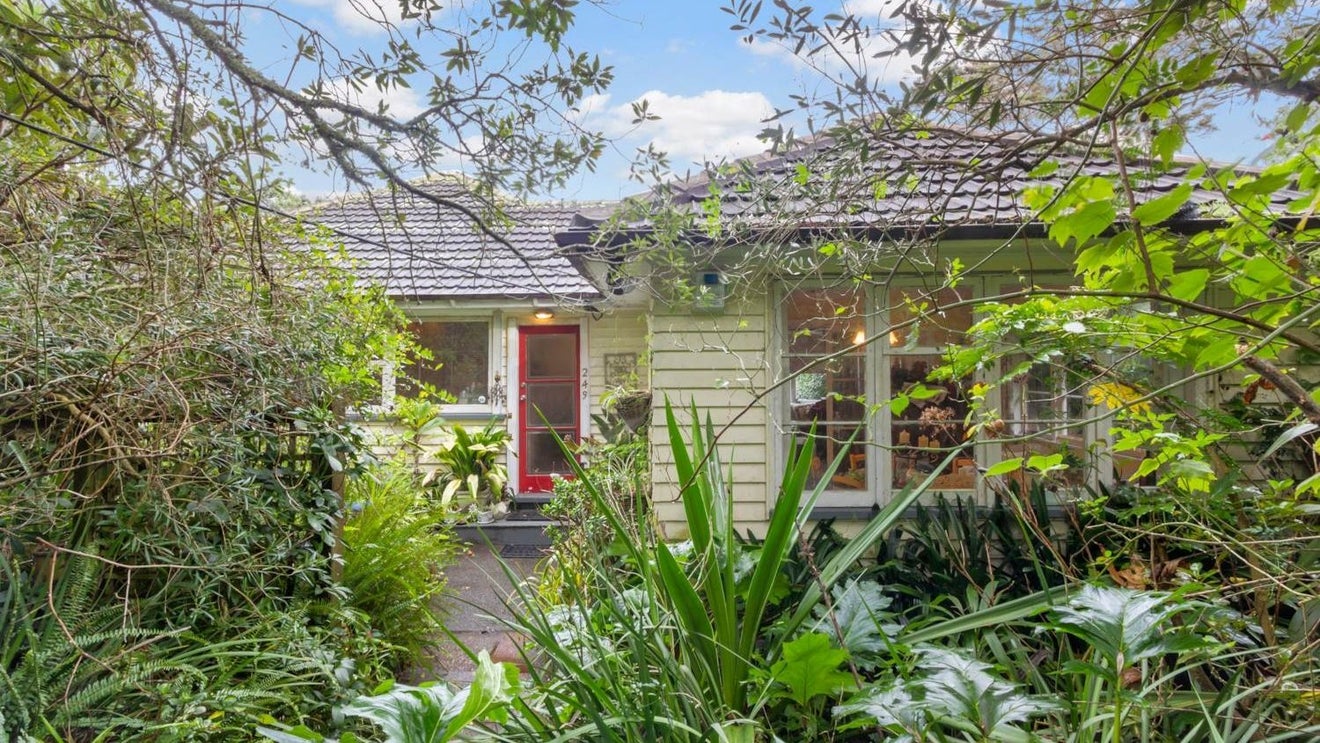 249 Titirangi Road, Titirangi, Auckland - Carousel 1