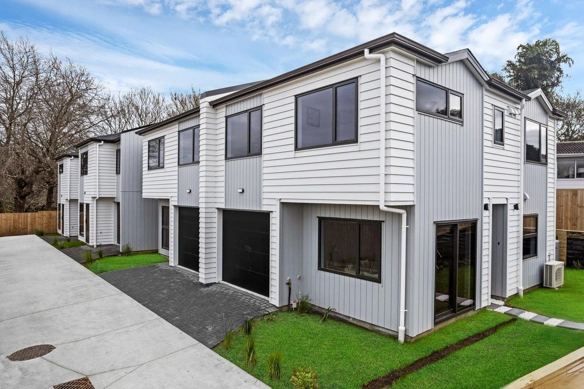 163B Bradbury Road, Botany Downs, Auckland - Carousel 1