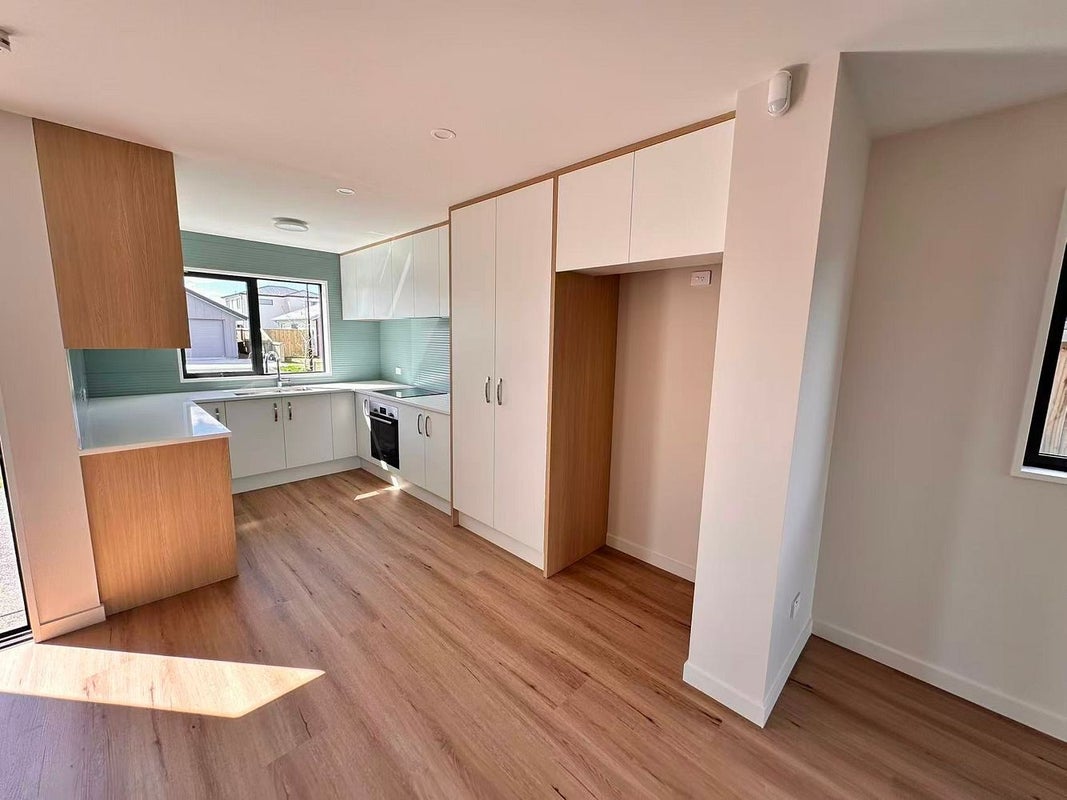 18 Samantha Lawry Road, Hornby, Christchurch - Carousel 2