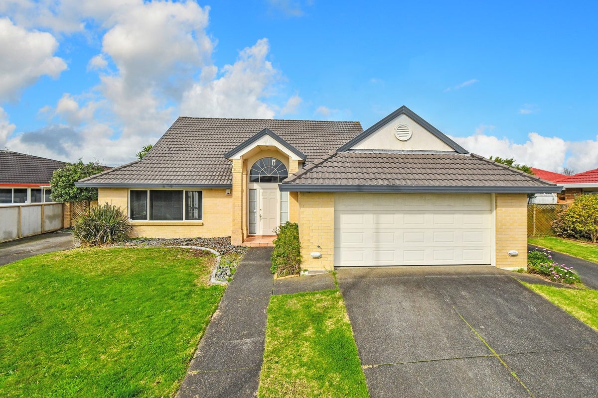 1/132 Millhouse Drive, Northpark, Auckland - Carousel 2