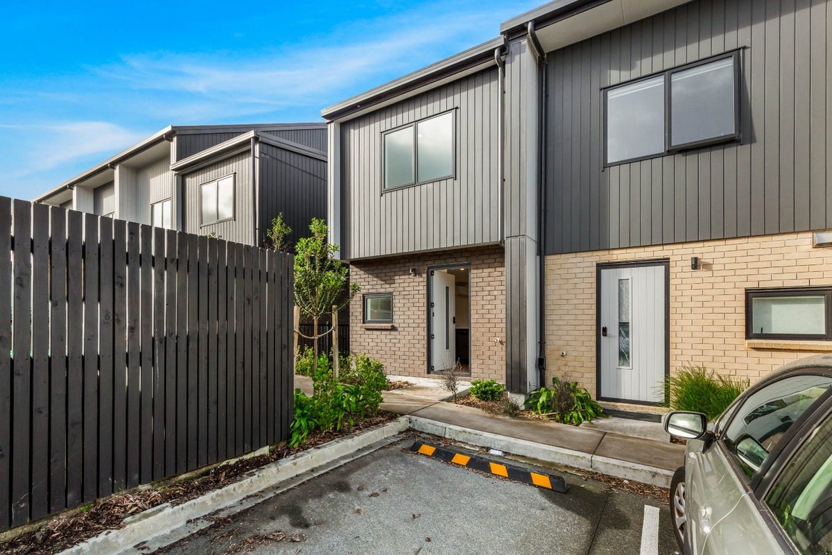 13 Jabuka Street, Glen Eden, Auckland - Carousel 1
