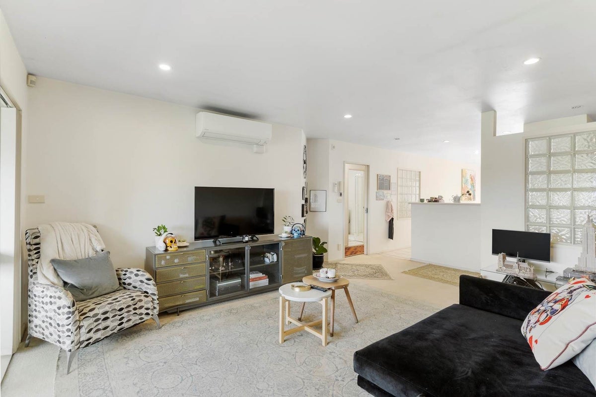 1/217I Sunset Road, Sunnynook, Auckland - Carousel 2
