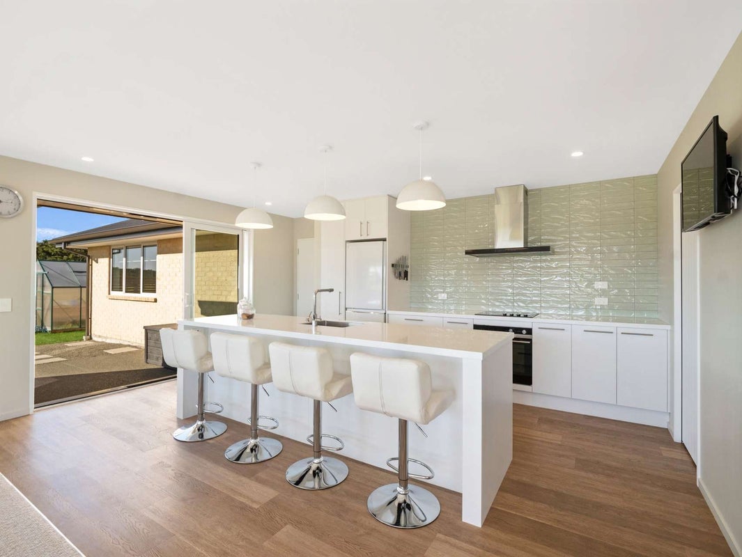 6 Westview Drive, Tinwald, Ashburton - Carousel 2