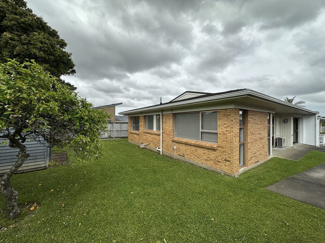 2/78 Prince Regent Drive, Half Moon Bay, Auckland - Carousel 1