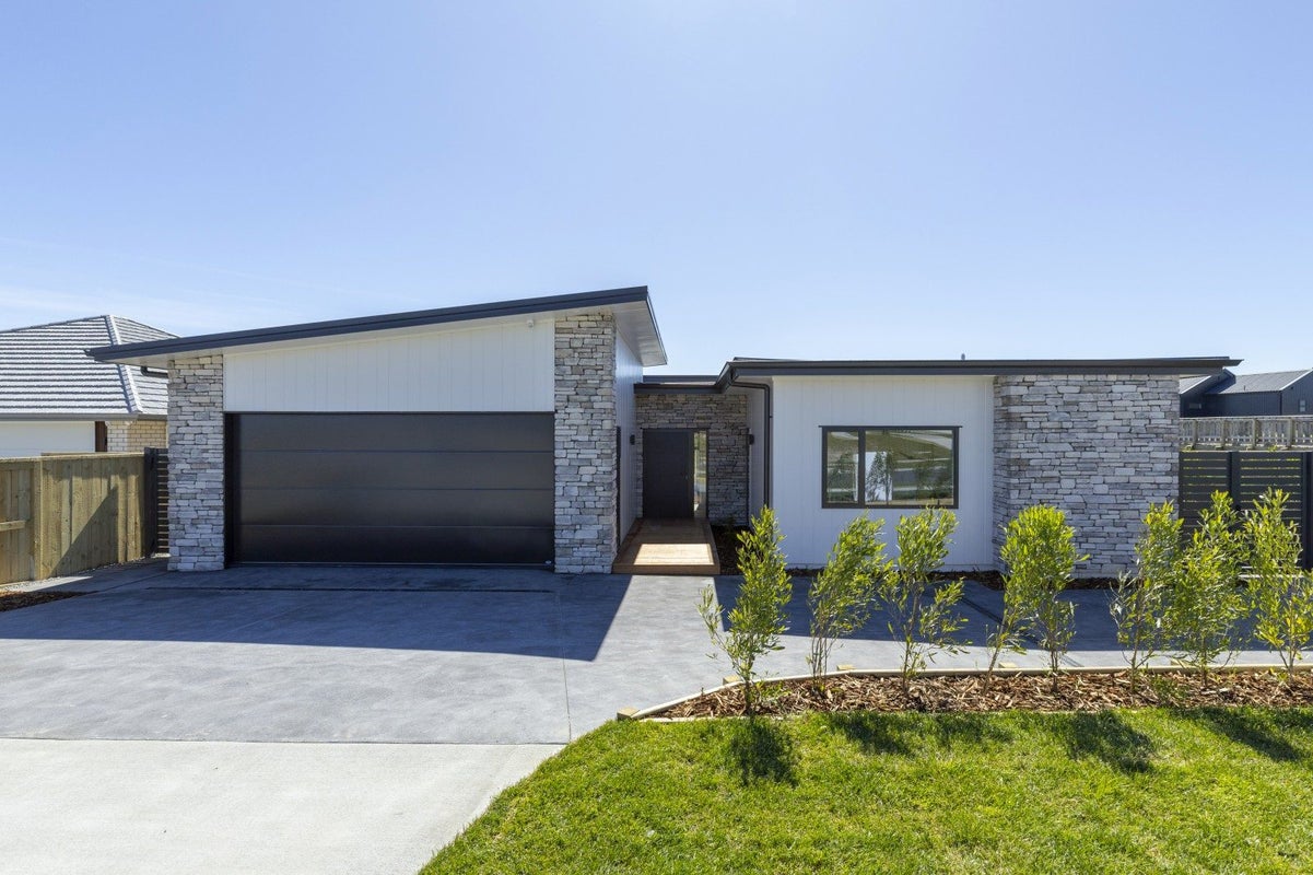 15 Makomako Crescent, Wharewaka, Taupo, Waikato - Carousel 1