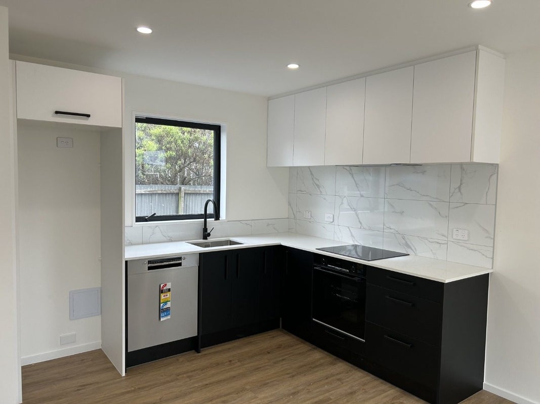 2/31 Somerset Crescent, Spreydon, Christchurch - Carousel 1