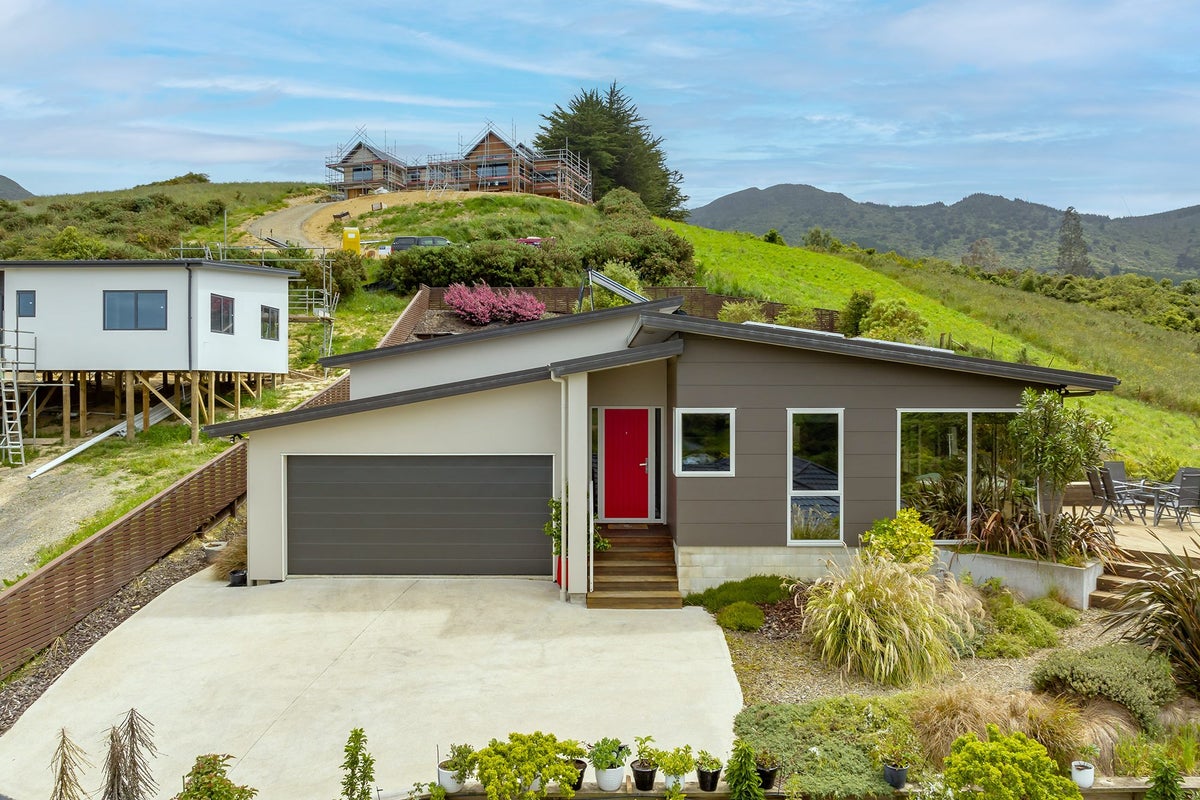 19 Glendermid Close, Sawyers Bay, Port Chalmers - Carousel 2