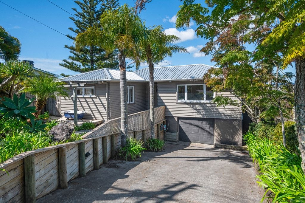13 Lintaine Place, Glen Innes, Auckland - Carousel 1