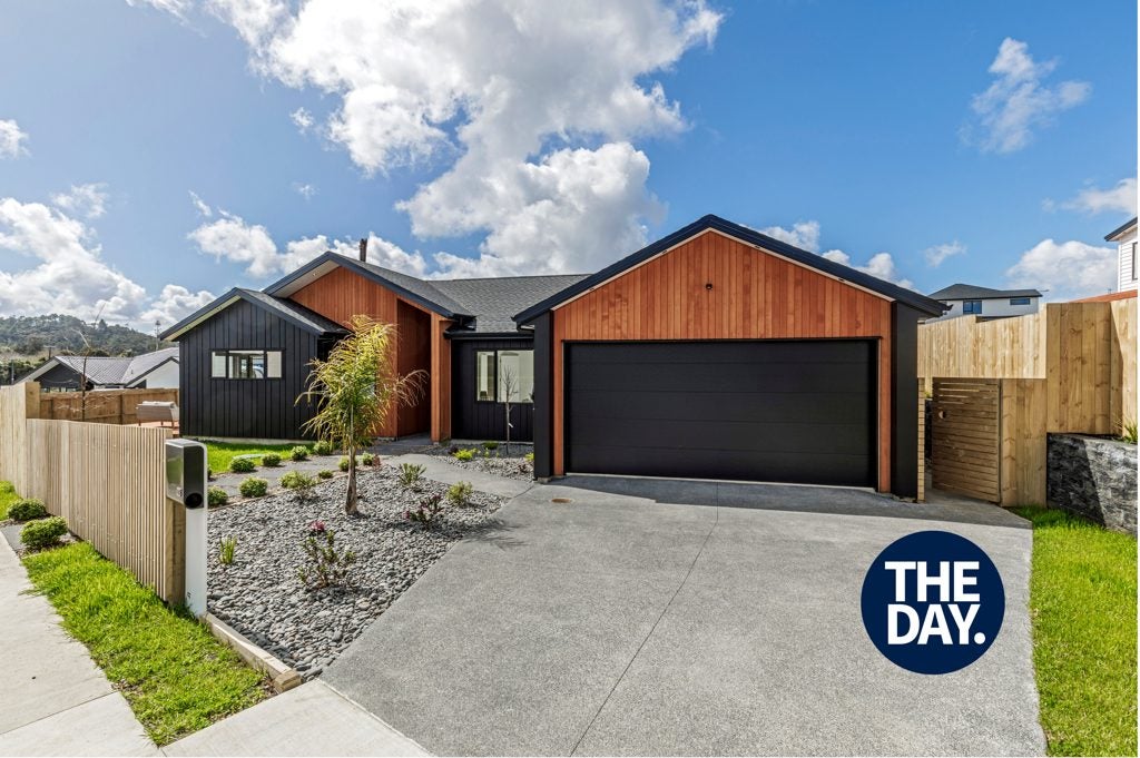 3 Kiokio Place, Swanson, Auckland - Carousel 1