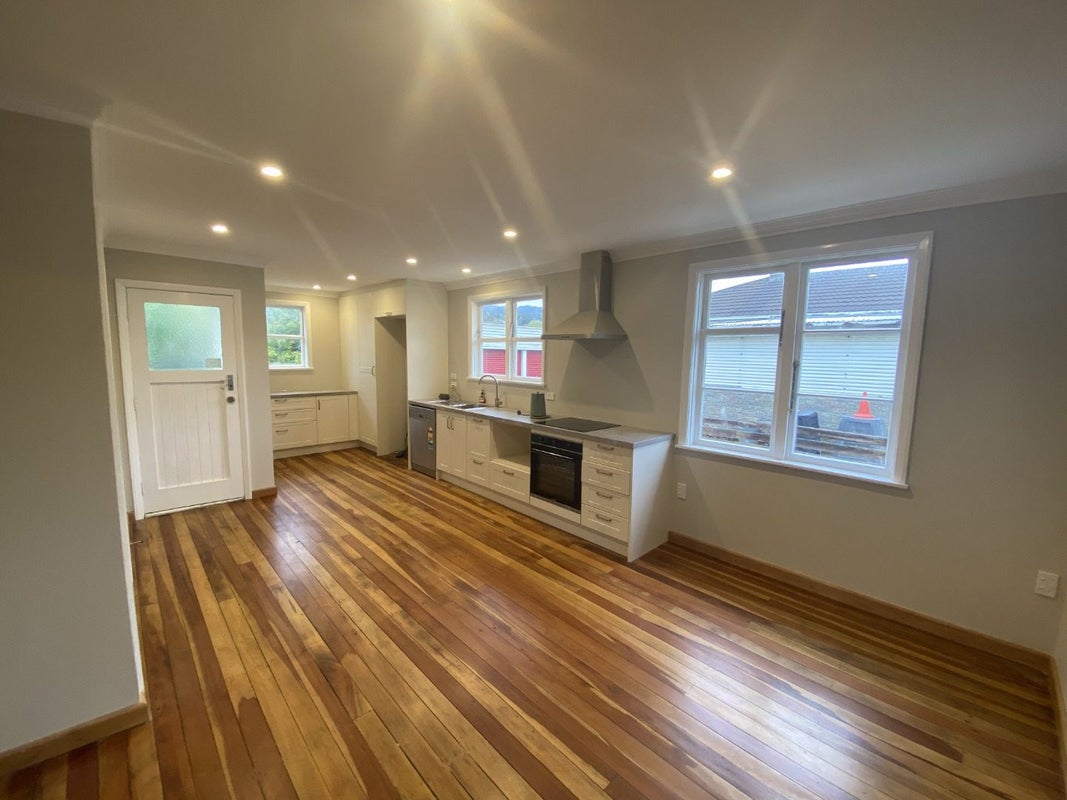 148 Main Road, Tawa, Wellington - Carousel 1