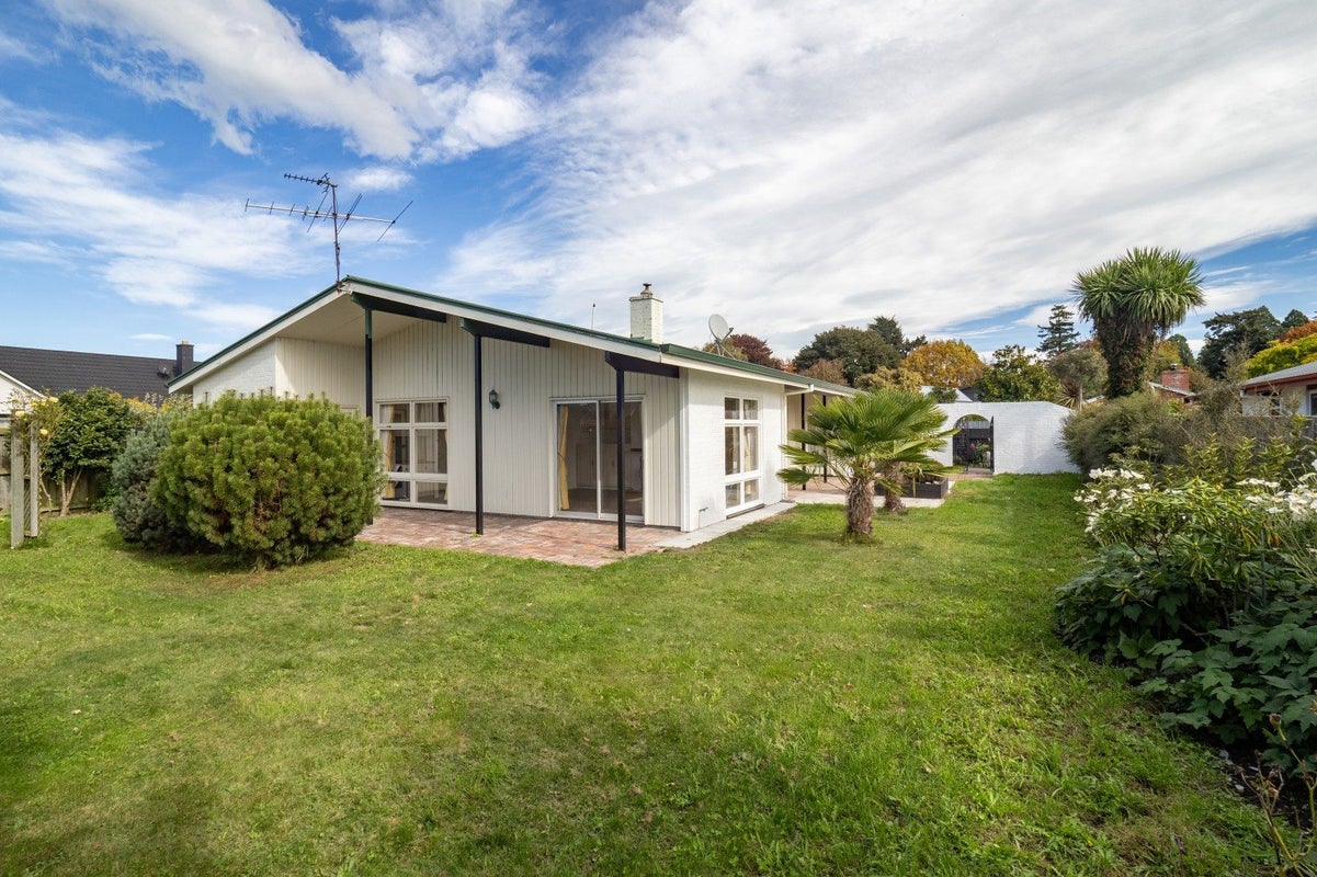 32 Queens Drive, Allenton, Ashburton - Carousel 1