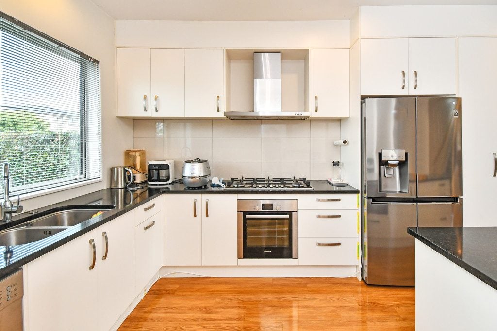 21 Rosewell Crescent, Flat Bush, Auckland - Carousel 2