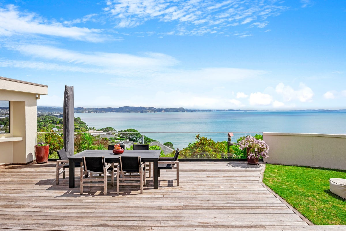 32 Vipond Road, Stanmore Bay, Whangaparaoa - Carousel 1