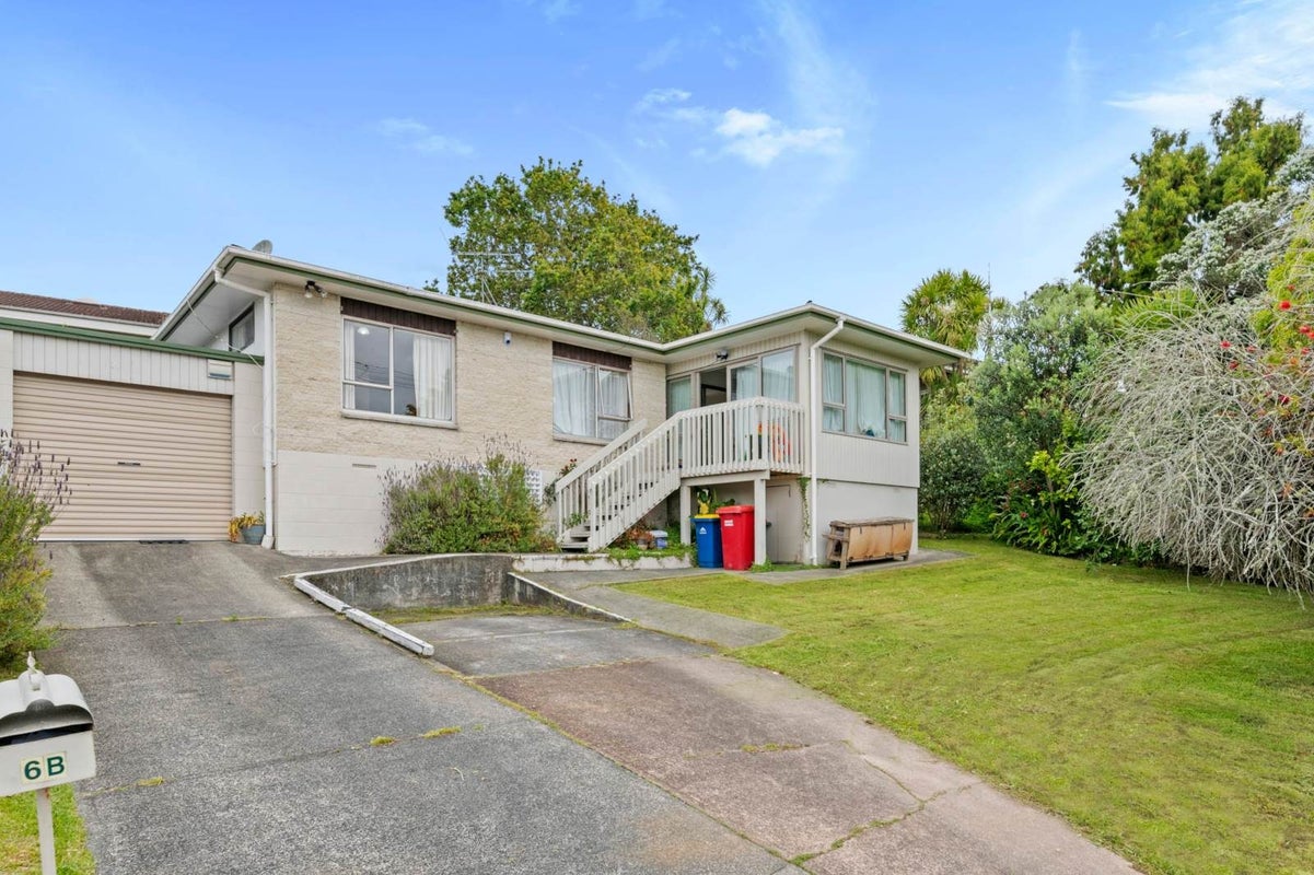 2/6 Philson Terrace, Browns Bay, Auckland - Carousel 1