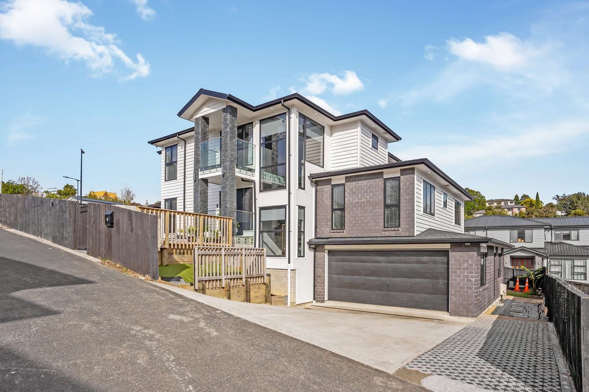 1 Arataki Way, GLEN EDEN, AUCKLAND - Carousel 2
