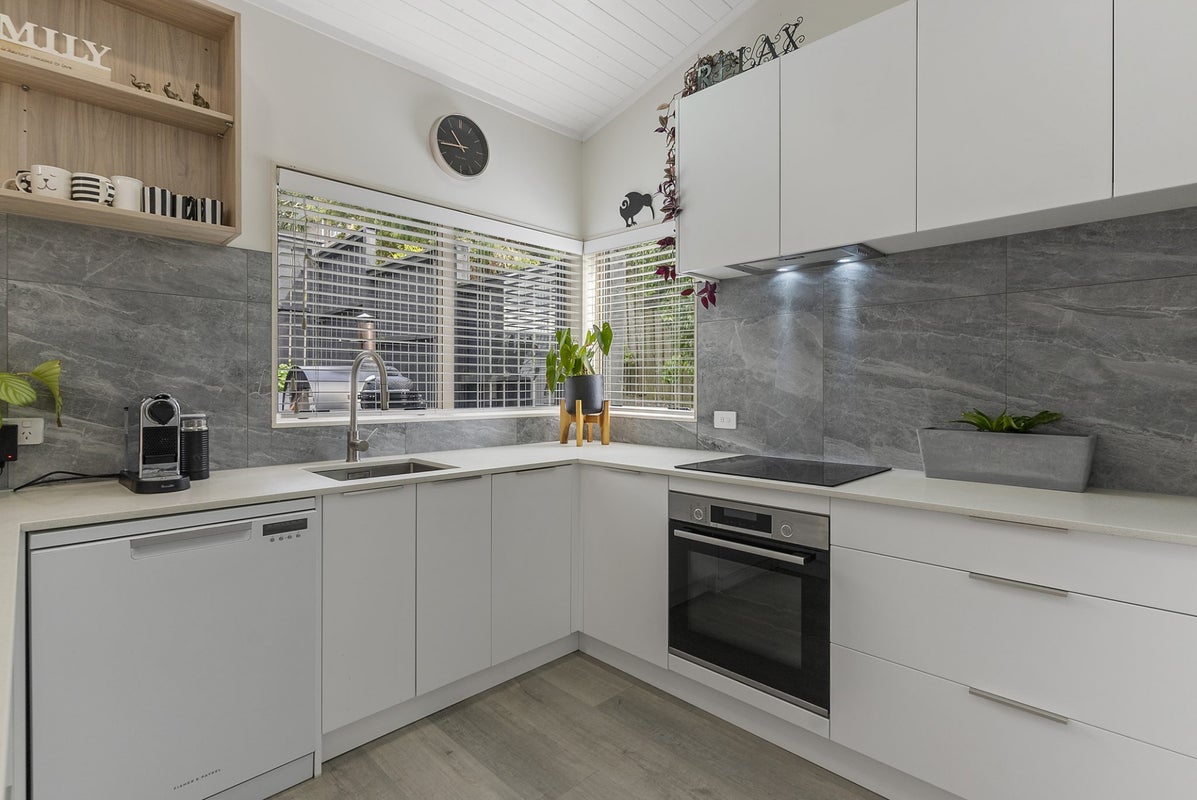 6/17 Aorangi Place, Birkenhead, Auckland - Carousel 2